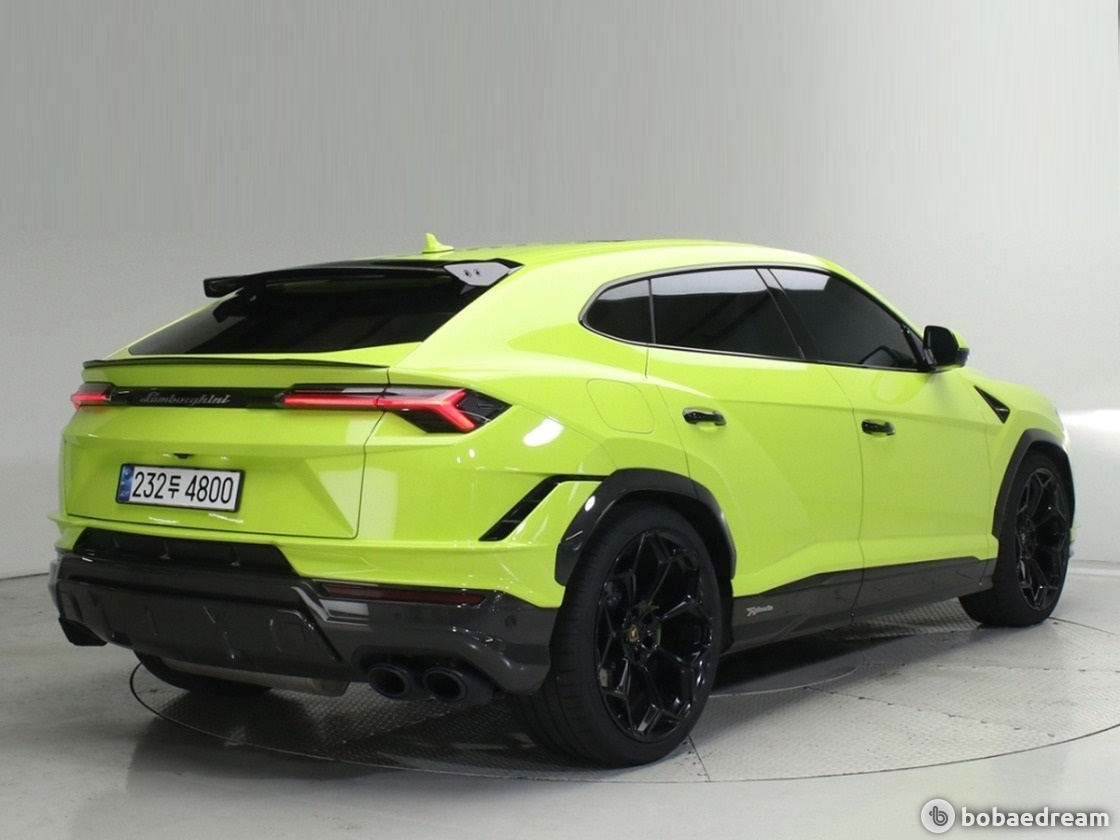 람보르기니 우루스 4.0 V8 퍼포만테 2024 연두색 사진 2