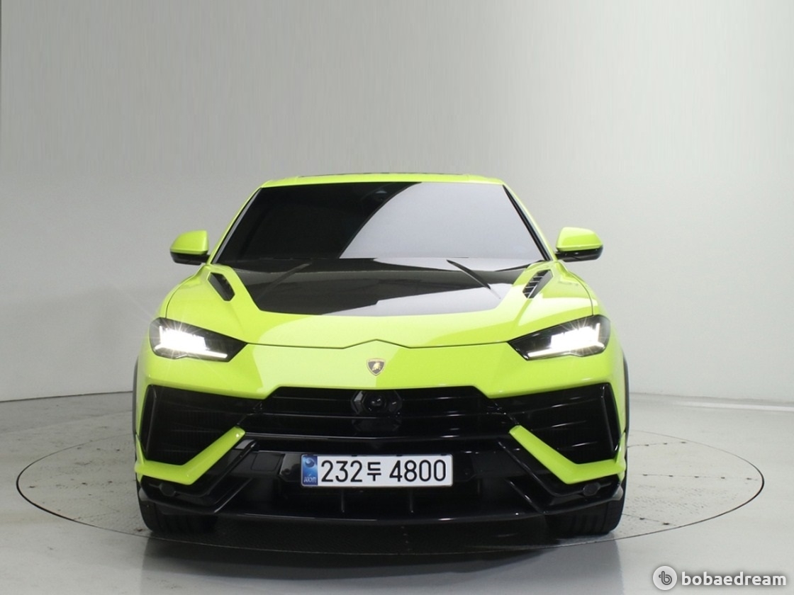 람보르기니 우루스 4.0 V8 퍼포만테 2024 연두색 사진 6