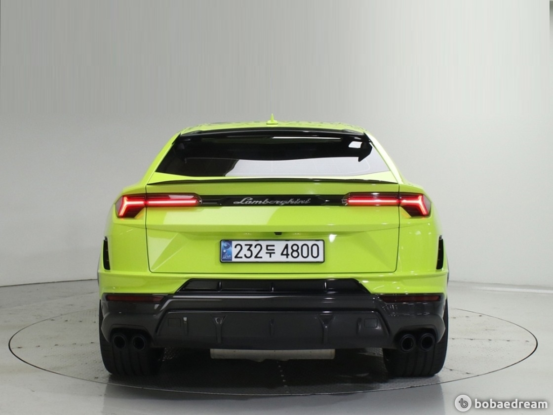 람보르기니 우루스 4.0 V8 퍼포만테 2024 연두색 사진 3