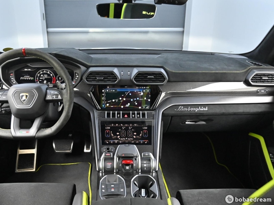 람보르기니 우루스 4.0 V8 퍼포만테 2024 연두색 사진 7