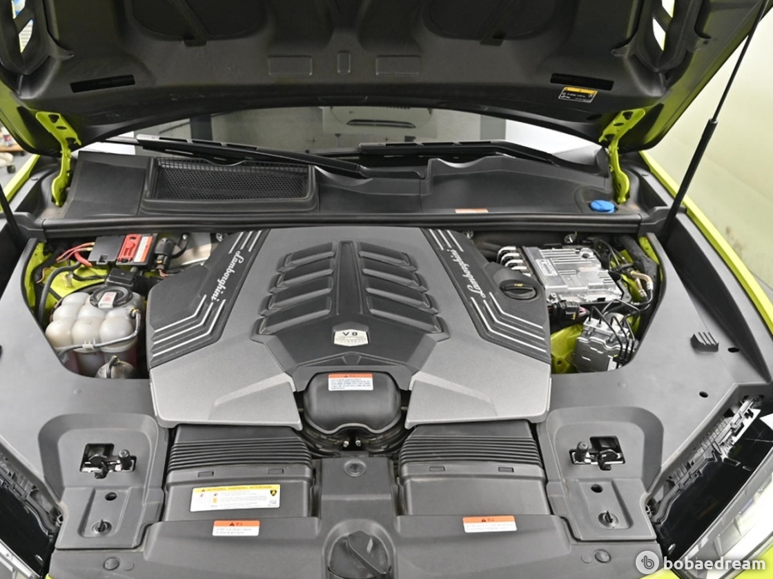 람보르기니 우루스 4.0 V8 퍼포만테 2024 연두색 사진 8