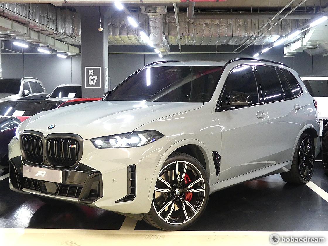 BMW X5 M60i 2024 화이트 사진 2