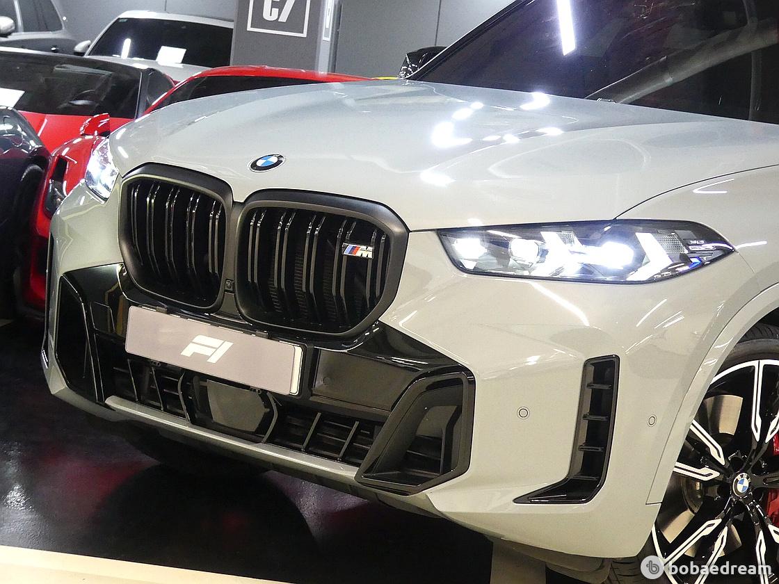 BMW X5 M60i 2024 화이트 사진 6