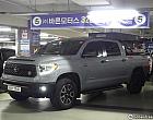 토요타 툰드라 5.7 V8 4WD 