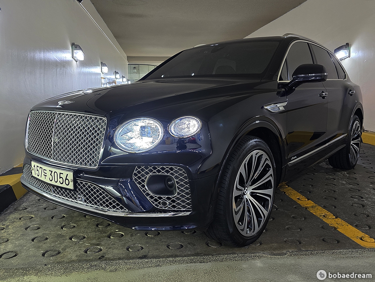 벤틀리 벤테이가 4.0 V8 아주르 2023 네이비 사진 2