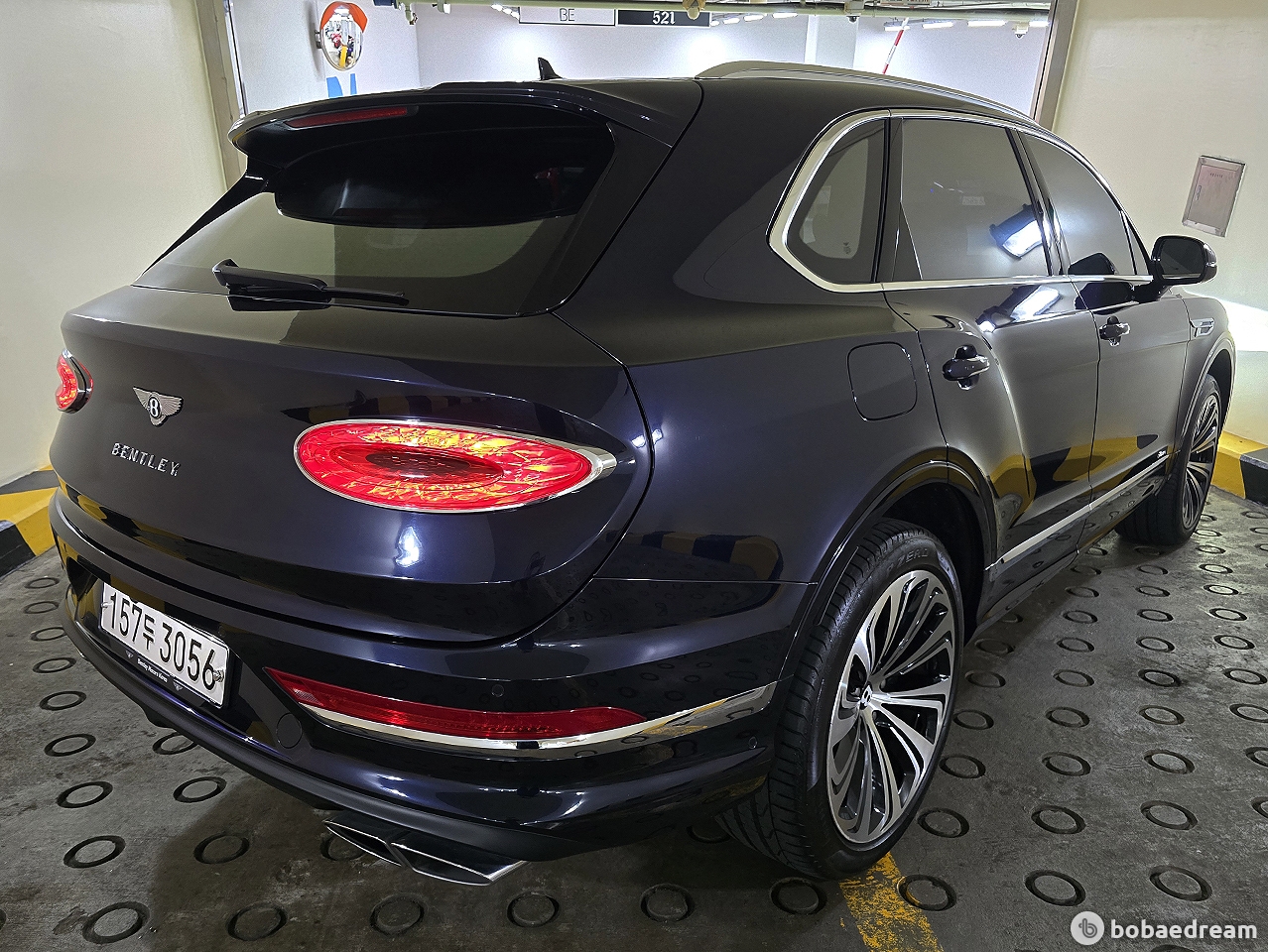 벤틀리 벤테이가 4.0 V8 아주르 2023 네이비 사진 3