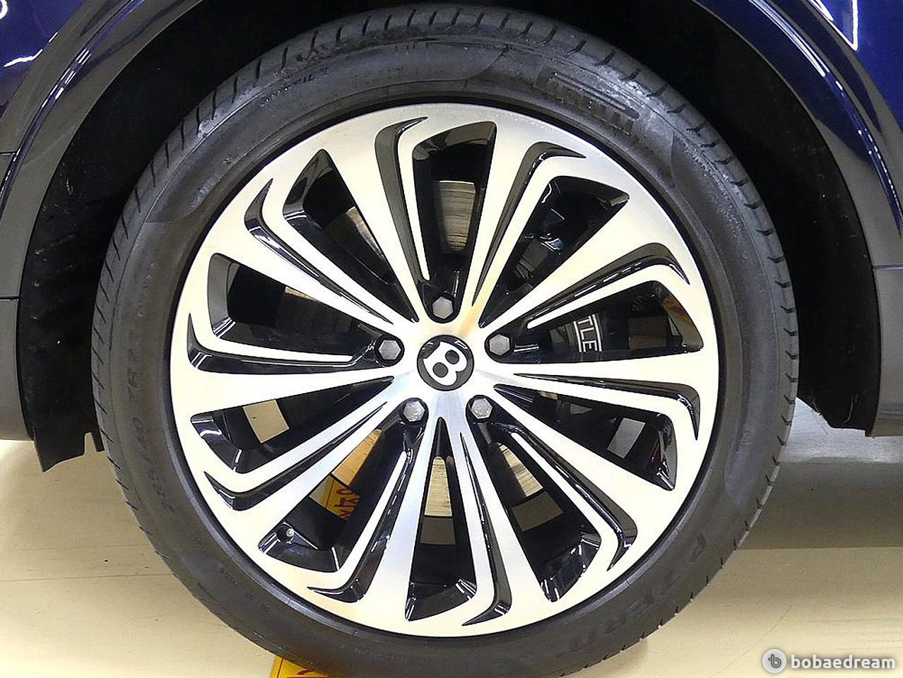 벤틀리 벤테이가 4.0 V8 아주르 2023 네이비 사진 4