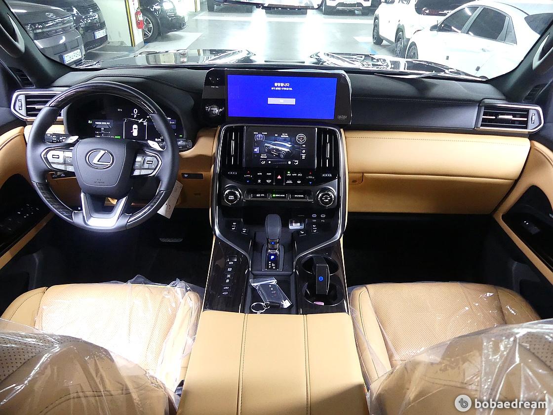 Lexus LX 700h Luxury 5