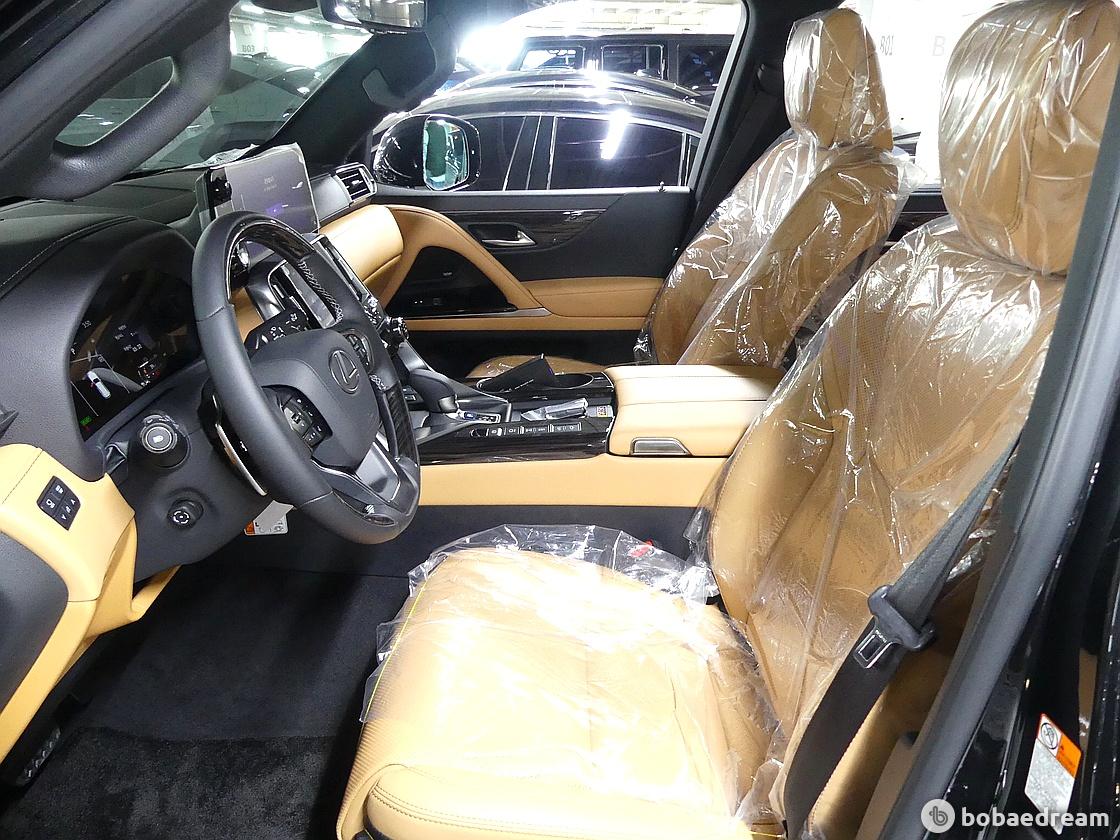 Lexus LX 700h Luxury 9