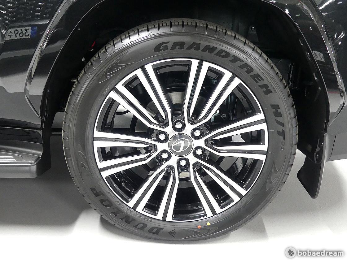 Lexus LX 700h Luxury 10