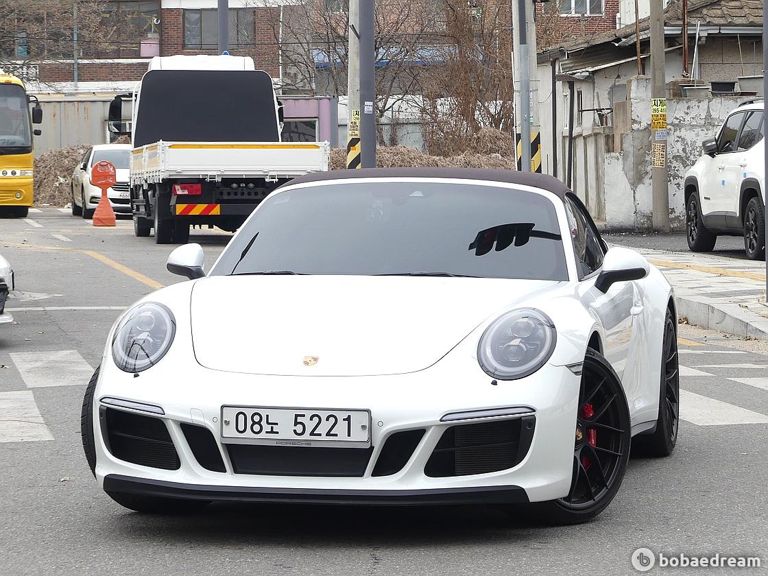 Porsche Carrera 911 4 GTS Cabriolet 2