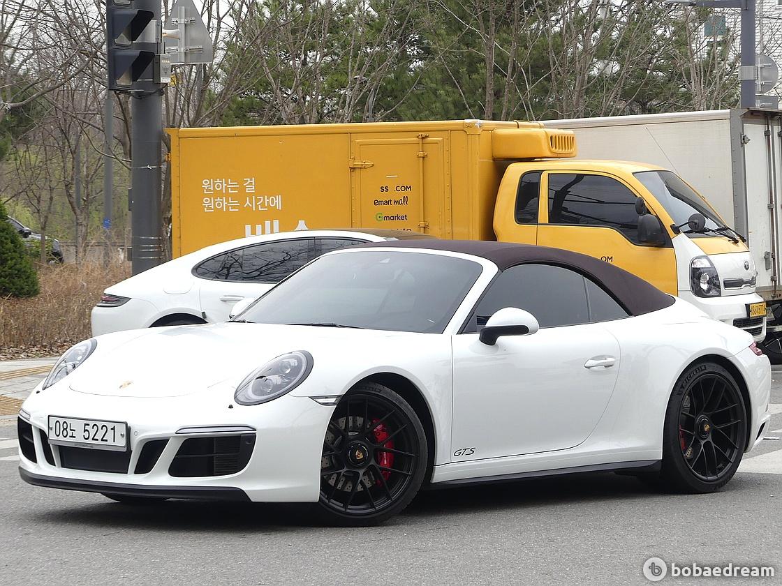 Porsche Carrera 911 4 GTS Cabriolet 3