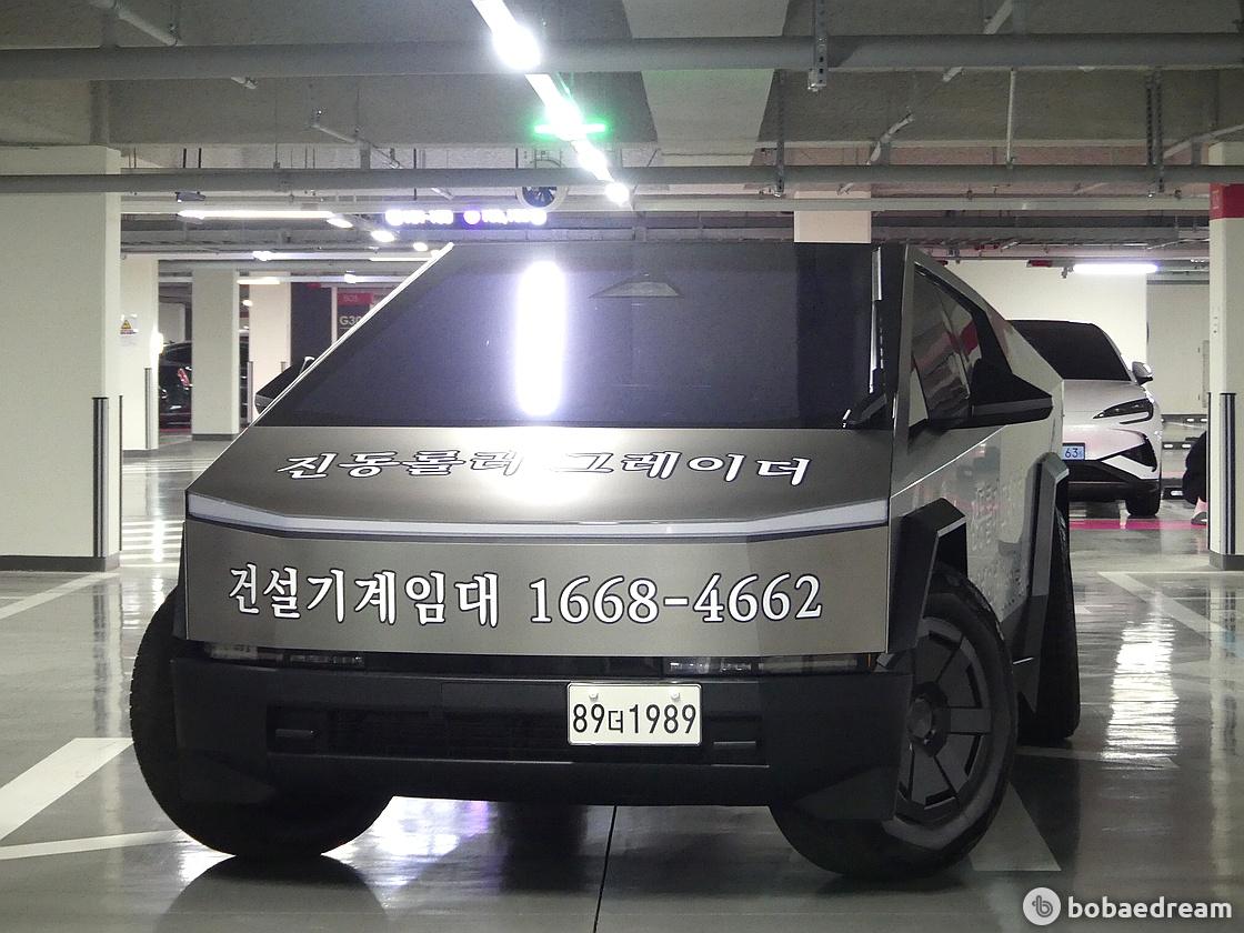 Tesla Model S Cybertruck