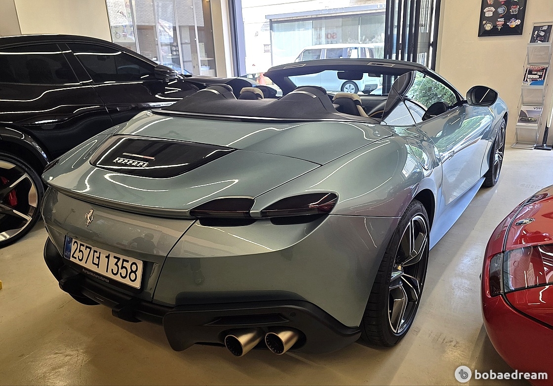 페라리 로마 스파이더 3.9 V8 2025 실버 사진 5
