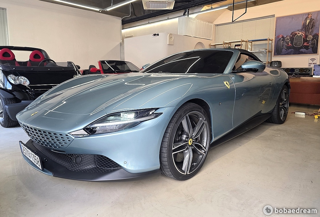 페라리 로마 스파이더 3.9 V8 2025 실버 사진 2