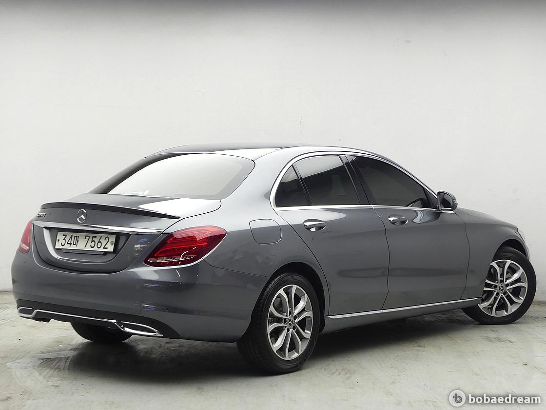 Mercedes-Benz C-Class C200 Avantgarde 4