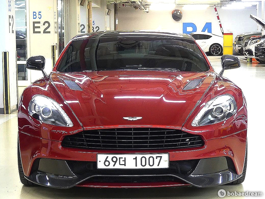 Aston Martin Vanquish 6.0 V12 Coupe