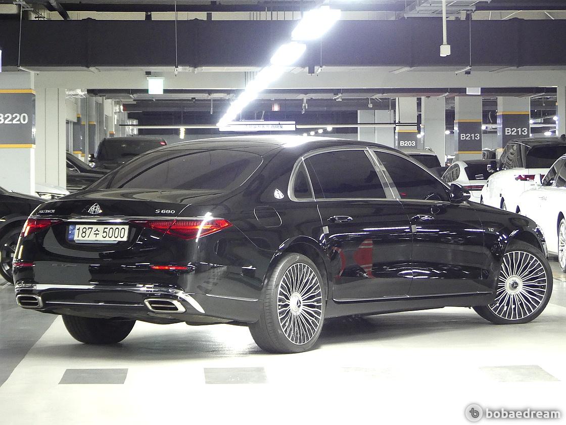 벤츠 마이바흐 S680 4매틱 2024 검정색 사진 3
